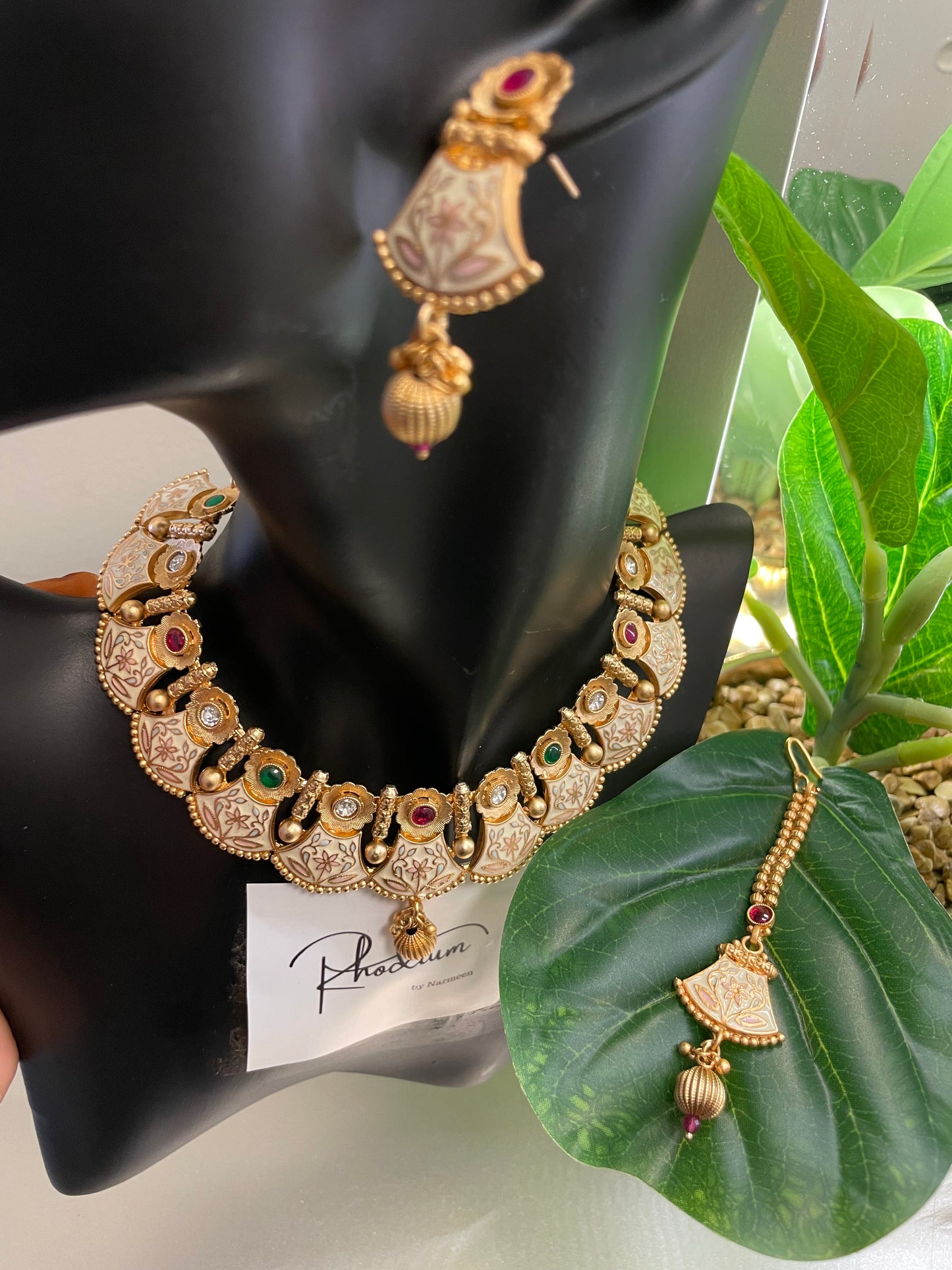Ziena necklace set with tika
