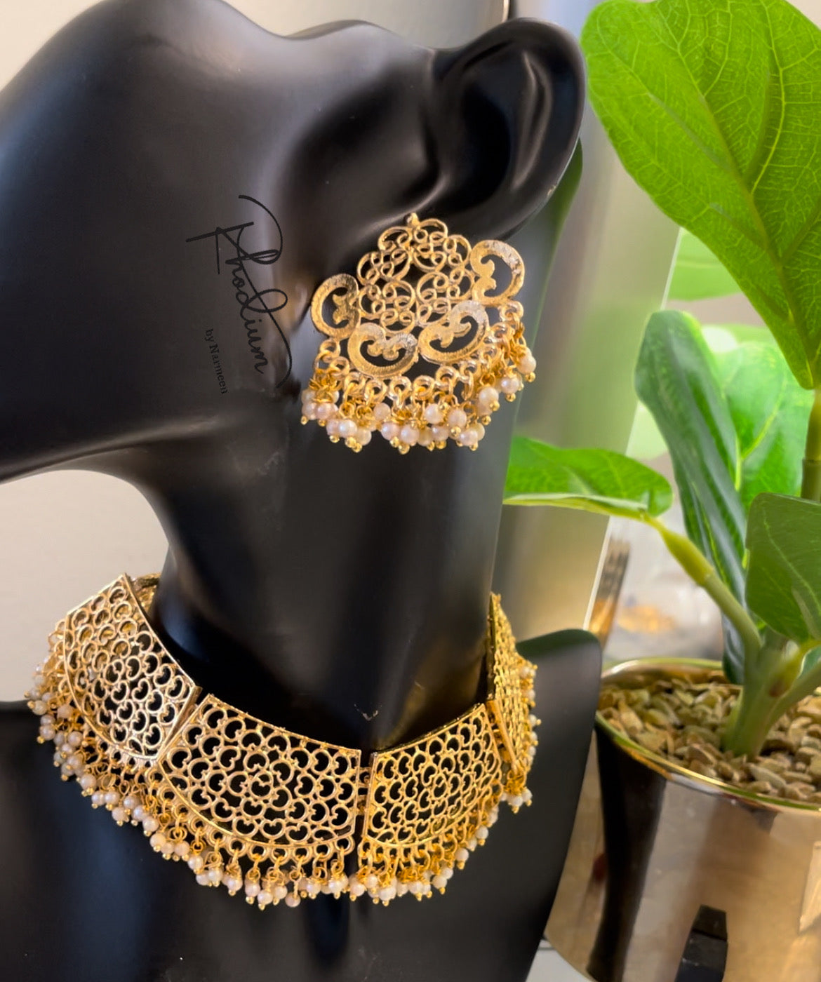 Gloria Choker and earrings