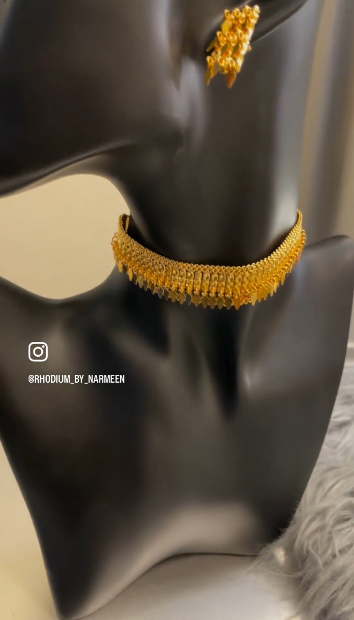 Elegant thin tango choker (without earrings)