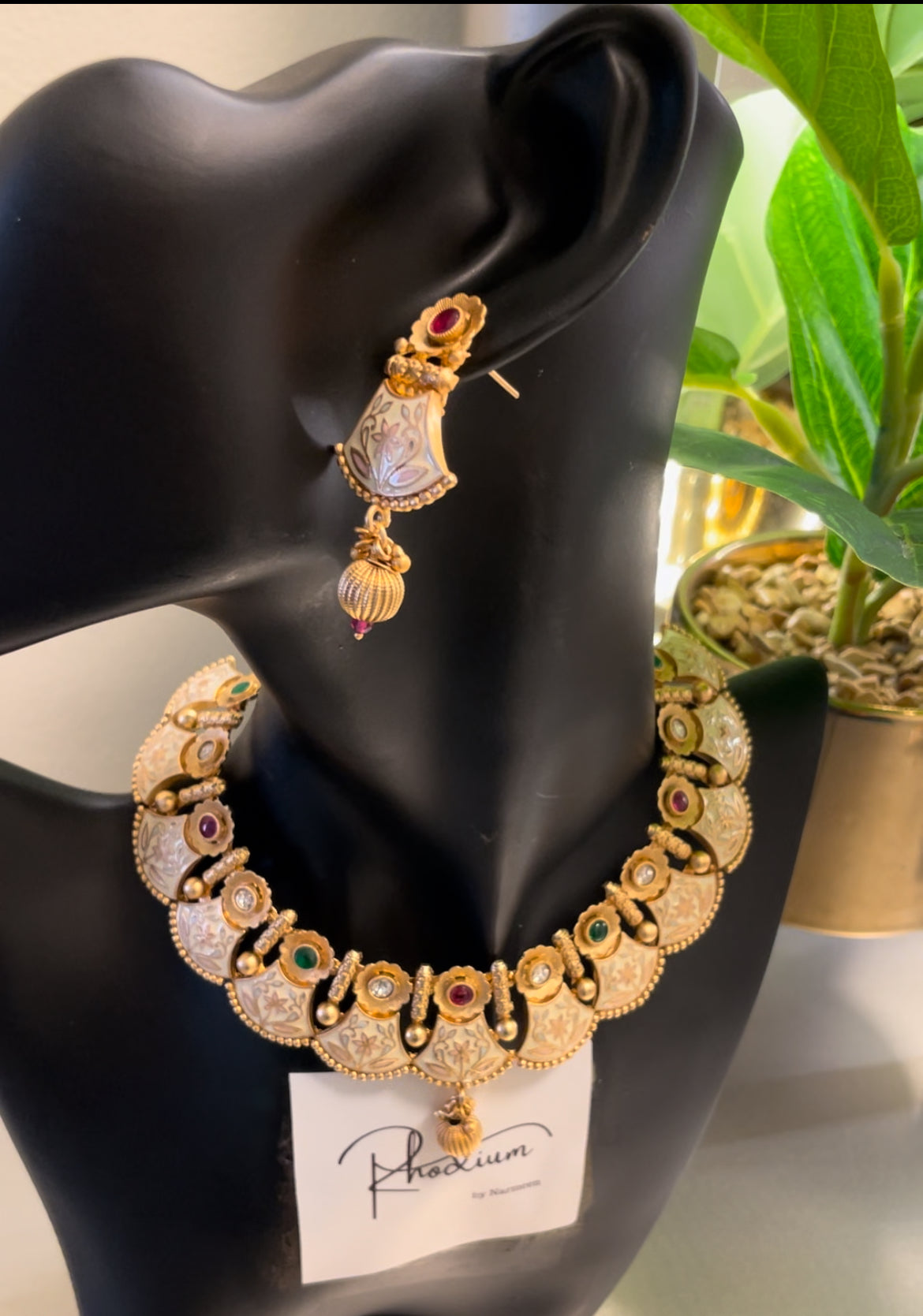Ziena necklace set with tika