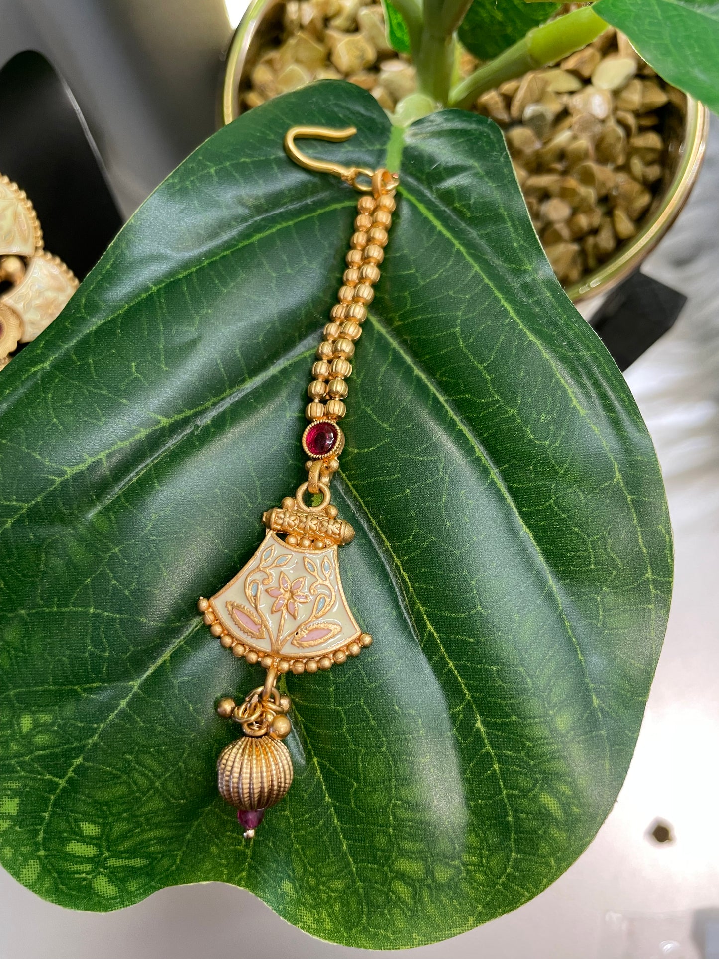 Ziena necklace set with tika