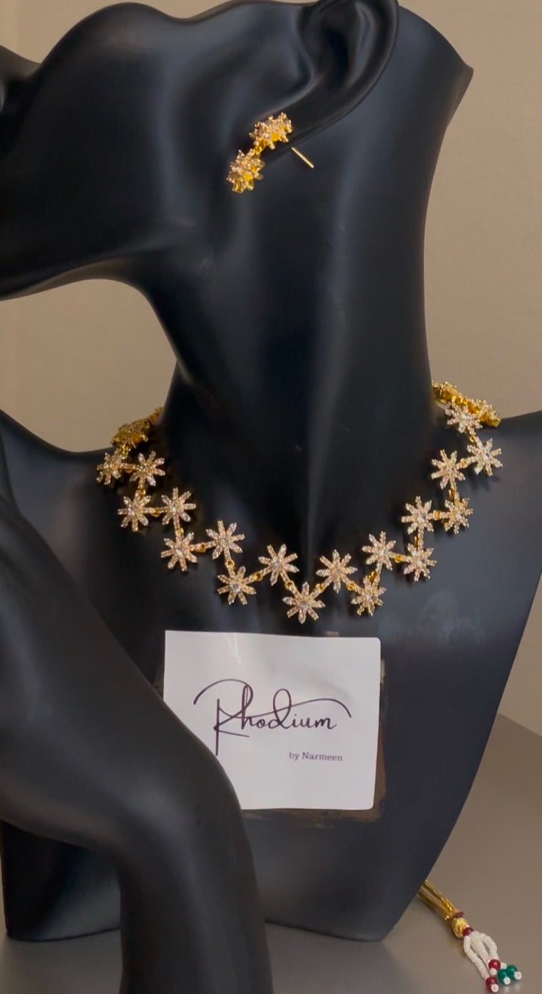 Lilly set of necklace and earrings