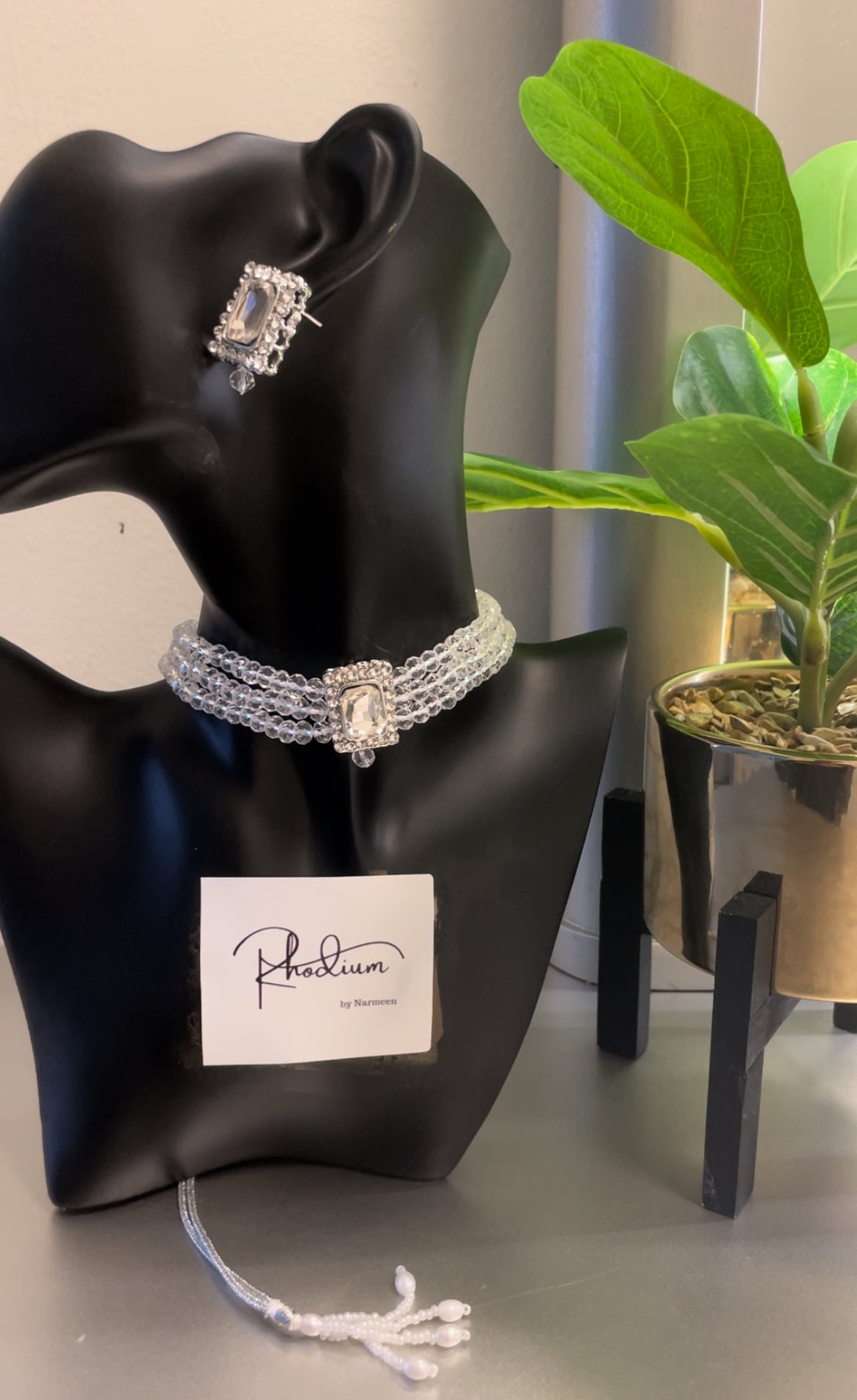 Crystalline choker and earrings
